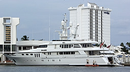 Mega-Yacht