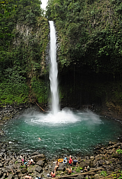 La Fortuna Catarata waterfall