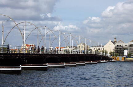 Queen Emma
Pontoon Bridge