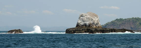 Rocks rounding W tip of Isla Cebaco